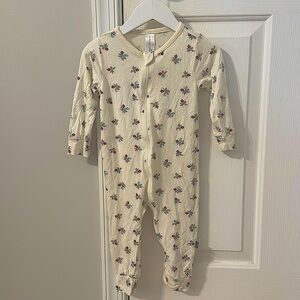 Modern moments by Gerber 12 month onesie used good condition